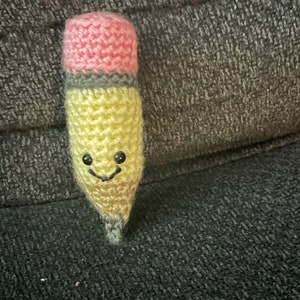 かぎ針編みのミニ鉛筆