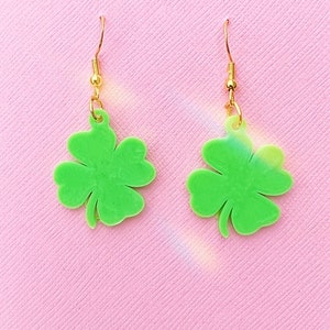 Shamrockörhängen St Patricks Day-örhänge Gåva Grön fyrklöverörhänge St Patricks Day Irländarnas tur Kyss mig Jag är irländsk pyssling