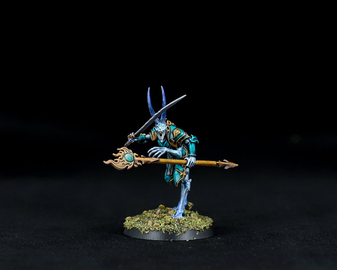 AOS: DAEMONS OF TZEENTCH - MAGISTER SUR DISQUE DE TZEENTCH - BD Cosmos