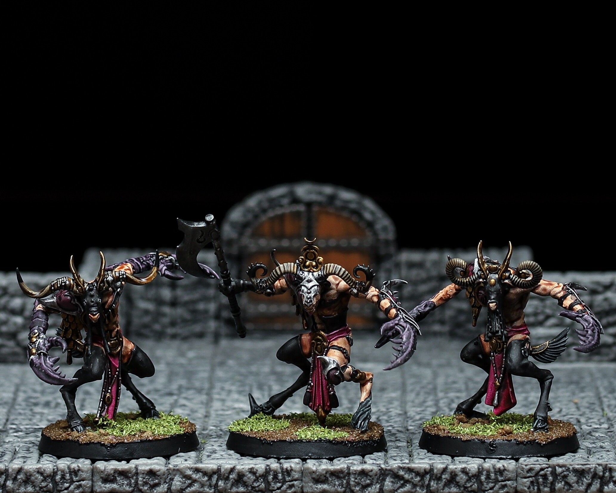 Games Workshop - Hedonites Of Slaanesh: Slaangor Fiendbloods (3 Miniatures, 40mm Bases) - View #7