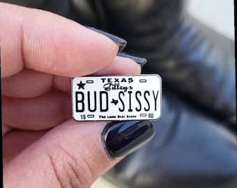 Small Cowboy Movie Bud and Sissy Gilleys Texas License Plate Enamel Brooch Pin