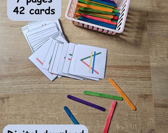 Pode incluir: Um conjunto de 42 cartões imprimíveis com formas geométricas feitas com palitos de artesanato coloridos. Os cartões são projetados para uma atividade de aprendizagem para crianças. O texto "7 páginas 42 cartões" e "Download digital" é visível na imagem.