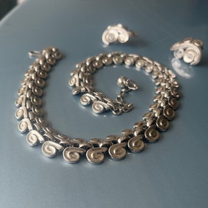 Vintage Trifari 1960s mod jewelry Silver tone necklace and clip earrings set 14 inches long Signed Trifari Original 1960s set. Swirl design