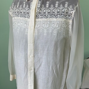 Stylish Formal Button up Breckenridge blouse ivory cream colored size 12, looks brand new