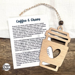 Café y caos - Adorno de café, Encanto del coche, Adorno de mejores amigos, Besties, Regalo de Navidad para amigos, Regalo de mejor amigo, Adorno de mamá