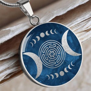 Hekates Magic Necklace, Hekate Pendant, Wheel of Hekate with Triple Moon