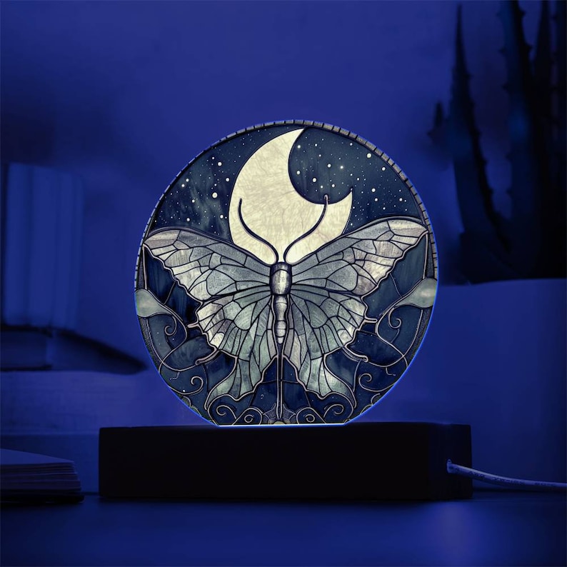 LoveShareGifts Luna Moth Nightlight - Thumbnail 2