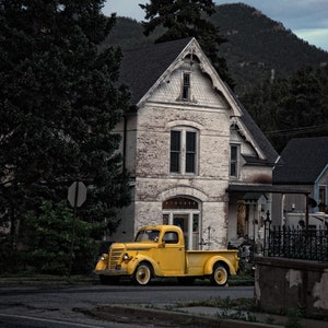 Yellow Truck with white mat