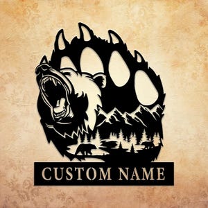 Cartello in metallo personalizzato con orso, cartello personalizzato per amanti degli orsi, arredamento per la casa, regalo per amanti degli orsi, cartello da parete per esterni con orso e cabina, regalo di inaugurazione della casa