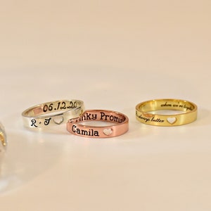 Anillo con palabra personalizada, anillo grabado en el interior, anillo con nombre personalizado, anillo delicado con coordenadas, banda apilable, regalo de aniversario para ella, día de la madre