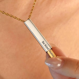 Colar com barra 3D retrátil, colar com mensagem oculta "Be Kind Of A Badass", barra com mensagem gravada, colar com barra com nome, presente para madrinha de casamento, presente para ele