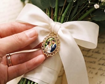 Breloque photo bouquet doré, broche florale souvenir, épingle photo bouquet, breloque souvenir, souvenir commémoratif, cadeau de mariée, cadeau de mariage