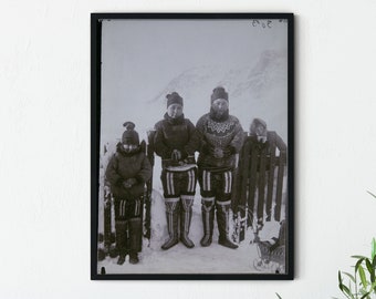 Expedição à Groenlândia 1902-1904 Imagem vintage da família Inuit publicada como pôster moderno, fotografias vintage dinamarquesas