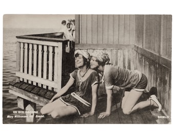 Fotografias vintage publicadas como pôsteres modernos: fotografias de mulheres de Mary Willumsen da década de 1910, Art Print, En God Historie