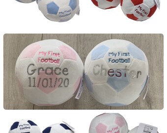 Cadeau personnalisé de football pour bébé / cadeau pour un nouveau bébé / hochet doux pour bébé / au choix / 1er Noël de bébé / jouet pour bébé / balle en polaire douce / tee-shirt pour bébé