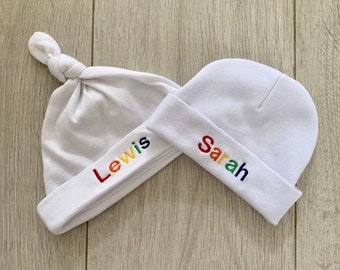 Bonnet personnalisé en coton pour bébé | Bonnet en coton avec noeuds pour bébé | bavoir doux pour bébé Nouveau cadeau pour bébé | cadeau de naissance unisexe garçon et fille | cadeau de baby shower