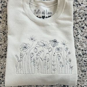 Embroidered Wildflower Sweatshirt: Personalized Floral Jumper