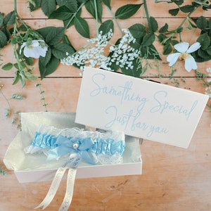 Jarretière de mariage personnalisée / Blanc et bleu / Quelque chose de bleu spécial / Cadeau de mariage pour la mariée / Souvenirs de mariage et idées cadeaux image 8