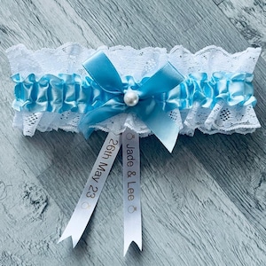 Jarretière de mariage personnalisée / Blanc et bleu / Quelque chose de bleu spécial / Cadeau de mariage pour la mariée / Souvenirs de mariage et idées cadeaux image 4