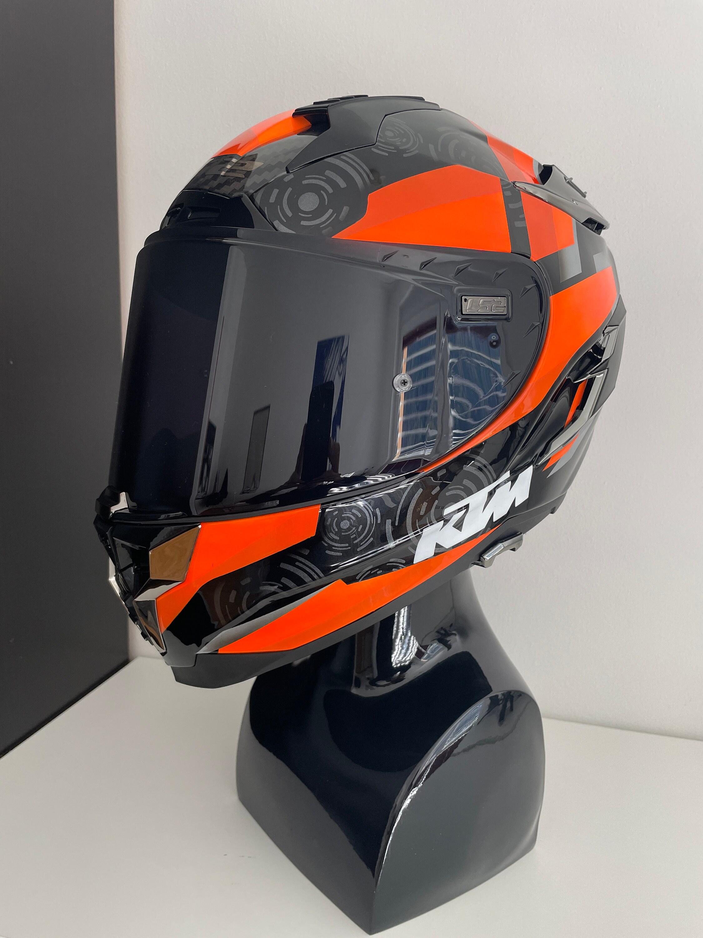 Miniatur-Helm-Aufkleber zum fairen Preis - Produktvorstellung - Motorsport  XL