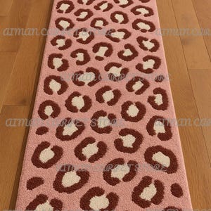 Hand Tufted Leopard Print Runner Rug – Pink White Animal Design Carpet for Living Room, Minimalist Rug , Contemporary Wool Rug, Handmade Rug