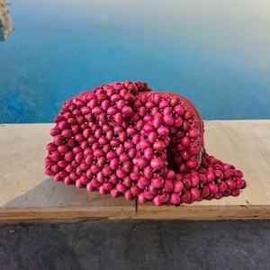 Bolso de mano de cuentas de madera hecho a mano en color rosa, bolso de mano de cuentas de madera, mini bolso de mano de cuentas con cierre de broche, bolso de mano de cuentas de verano, bolso de mano rosa, bolso de mano