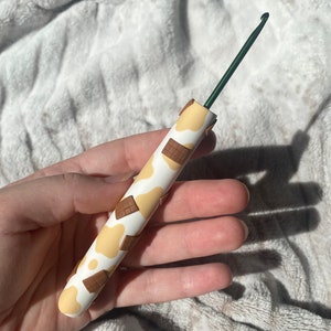 Chocolate Cow Print Crochet Hook | Cute Ergonomic Custom Polymer Clay Crochet Hook | Beige Cow Print Crochet Grip