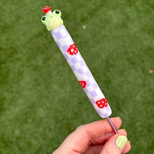 Frog Crochet Hook | Purple Checkered and Mushroom Animal Ergonomic Polymer Clay Crochet Grip