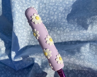 MADE TO ORDER Lilac Daisy Crochet Hook | Custom Crochet Hooks | Polymer Clay Crochet Hooks | Cute Crochet Hook | Crochet Hook Grip