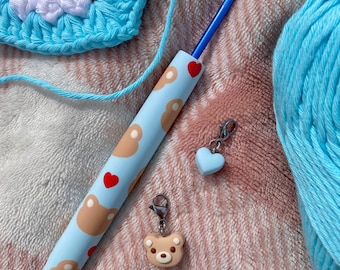 Teddy Bear Crochet Hook | Ergonomic Handmade Polymer Clay Brown Bear Crochet Hook | Cute Pastel Blue Crochet Needle