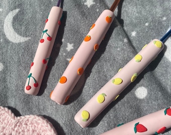 MADE TO ORDER Pastel Pink Fruity Polymer Clay Crochet Hook Set of 4, Clay Crochet Hooks, Cute Crochet Hooks, Crochet Hook Set