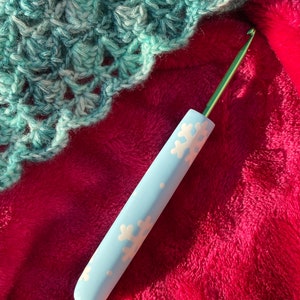 MADE TO ORDER Blue Snowflake Crochet Hook | Christmas Crochet Hooks | Polymer Clay Crochet Hooks | Cute Crochet Hook | Crochet Hook Grip