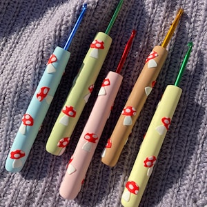 MADE TO ORDER Red Mushroom Polymer Clay Crochet Hook Set | Clay Crochet Hooks | Toadstool Crochet Hook Set