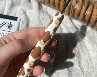 MADE TO ORDER Chocolate Cow Print Crochet Hook | Custom Crochet Hooks | Polymer Clay Crochet Hooks | Cute Crochet Hook | Crochet Hook Grip