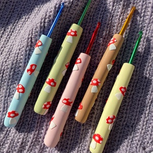 MADE TO ORDER Mushroom Polymer Clay Crochet Hook Set | Clay Crochet Hooks | Toadstool Crochet Hook Set | Pastel Crochet Grip
