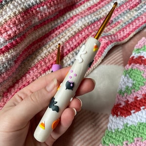 MADE TO ORDER White Metallic Halloween Crochet Hook | Custom Crochet Hooks | Polymer Clay Crochet Hooks | Cute Crochet Hook |