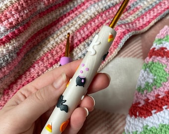 MADE TO ORDER White Metallic Halloween Crochet Hook | Custom Crochet Hooks | Polymer Clay Crochet Hooks | Cute Crochet Hook |