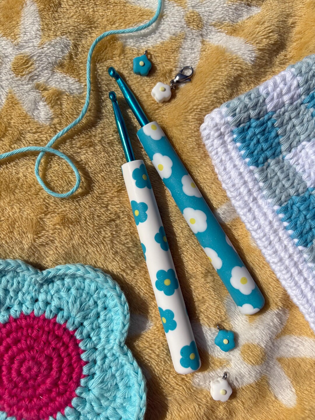 Blue Daisy Crochet Hook Set | Cute Handmade Ergonomic Polymer Clay Crochet Hook Set of 2 | Floral Crochet Hooks | Y2K Crochet Hooks - Etsy