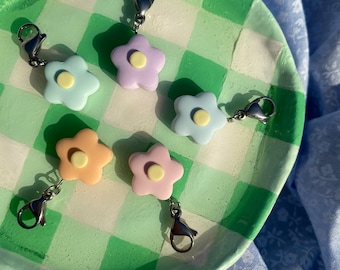 Pastel Flower Stitch Markers | Cute Daisy Stitch Marker Charms | Polymer Clay Progress Keepers | Knitting Stitch Marker Set