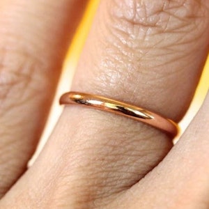18k Solid Gold Thin Wedding Band / Stacking Ring / 1mm Wedding Band / Dainty Minimalist Gold Band / Simple Plain Ring