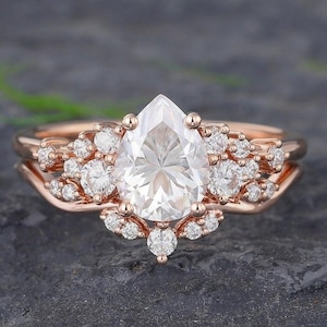 1.25 CT Pear Shape Lab Grown Diamond Engagement Ring Set Matching Wedding Band Set for Woman 14K Solid Rose Gold Anniversary Ring Set