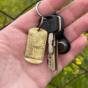 Unikatowy ukraiński brelok, wykonany w Rosji, poddany recyklingowi na Ukrainie, ręcznie robiony metalowy brelok, ukraińska pamiątka, historyczny brelok, prezent dla niego