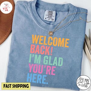 Camiseta Comfort Colors® "Bienvenido de nuevo, me alegra que estés aquí", para maestros, para el regreso a clases, para maestros, para el primer día de clases