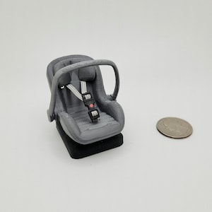 1:12 Scale Baby Car Seat Dollhouse Nursery Carrier with Real Working Buckle
