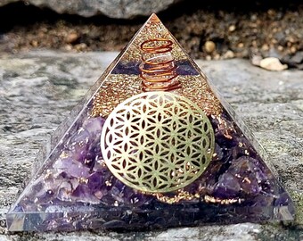 Orgonit Pyramide Amethyst Blume des Lebens