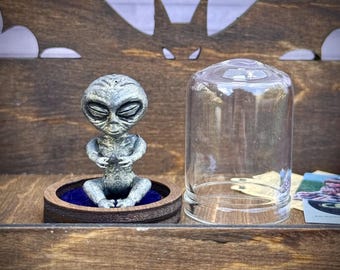 Multi-Scale/1:12 Alien in Dome Jar Dollhouse Miniature- diorama UFO Curiosity- Tiny Roswell Specimen- Extraterrestrial Decoration-Halloween-