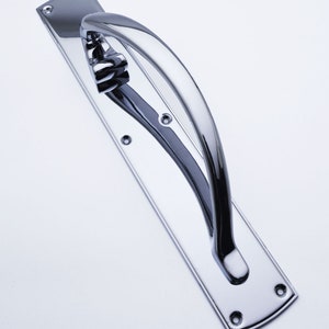 Linkwood Large Pull Handle on Plate in Polished Chrome