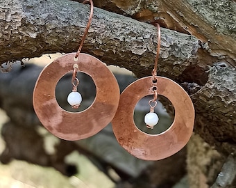 Gehämmerte Kupfer Ohrringe: Aquamarin Stein, Boho Art Schmuck