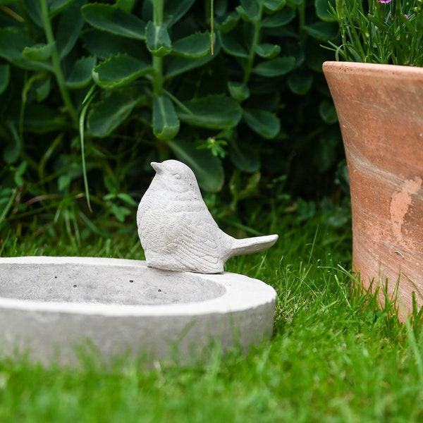 Vogeltränke mit Vogel - Beton