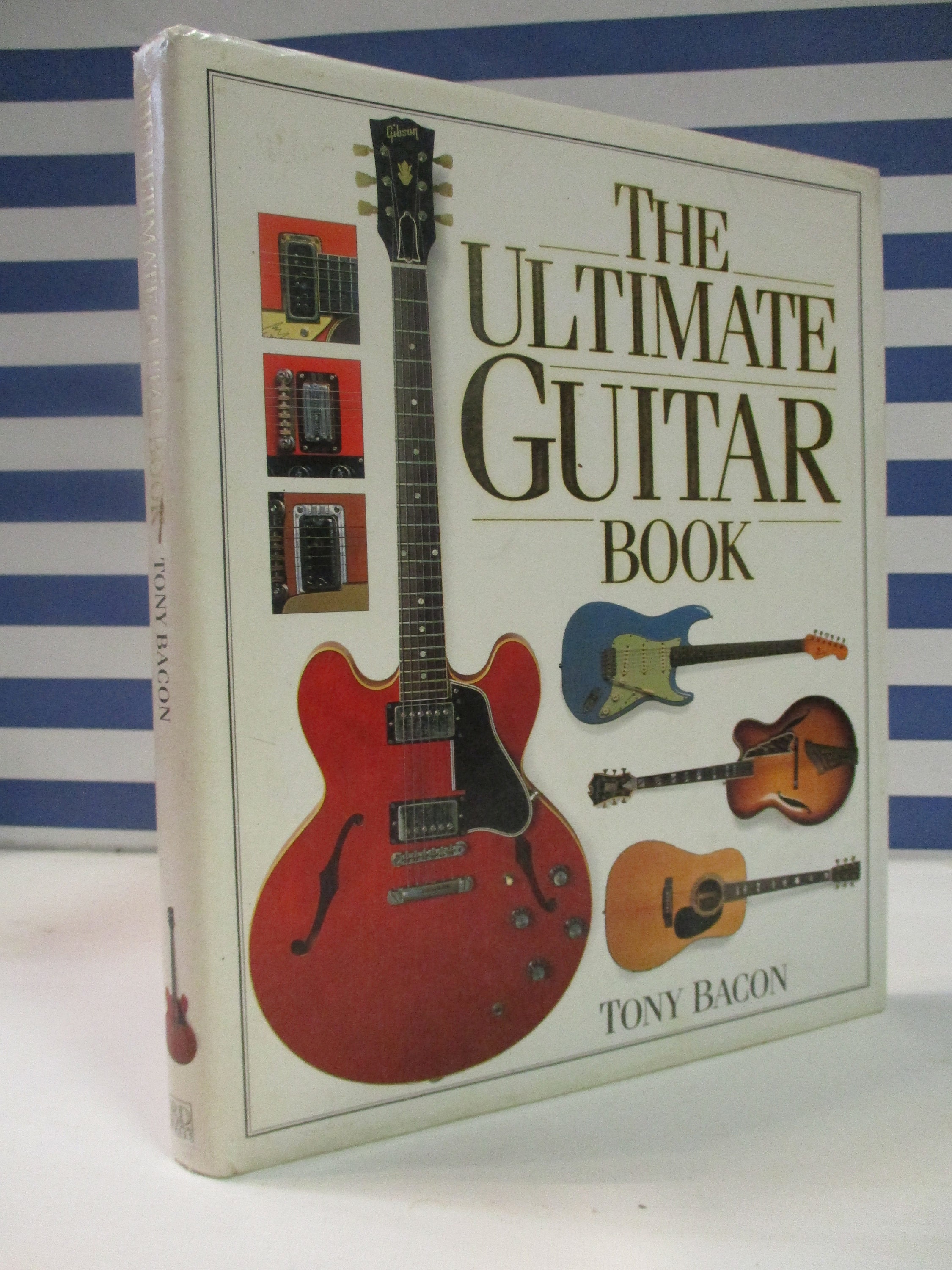 The Ultimate Guitar Book: Bacon, Tony: 9780375700903: Amazon